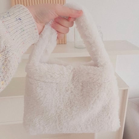 「ハンドメイド」フワフワフェイクファートートバッグ