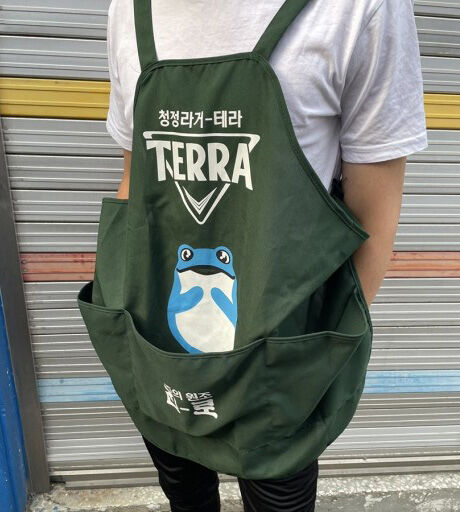 JINRO 眞露 ぶなぱんトッケビ フィギュア　テラ.ジンロコラボエプロン2枚 眞露×TERRA」ポケット付きエプロン | Woori Store