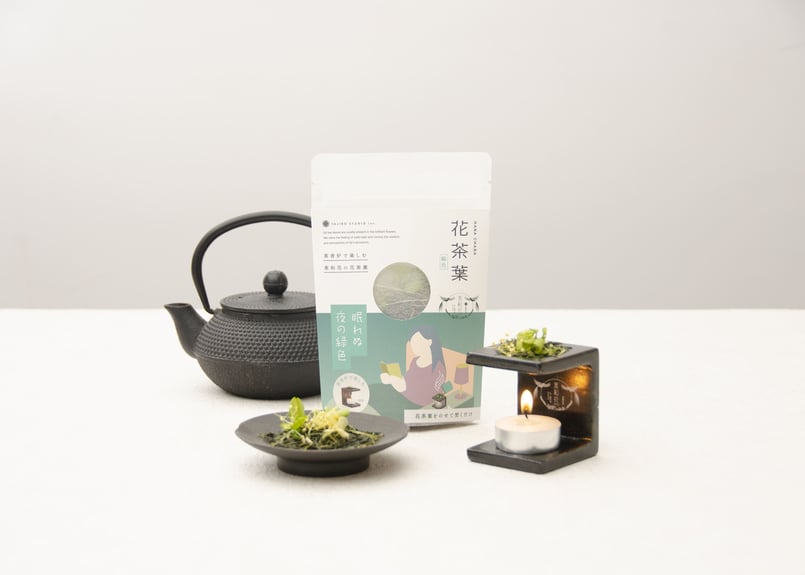うたうお花顔　小さい香炉 うたうお花顔 小さい香炉 （香器『香炉【釉彩・紅(ゆうさい