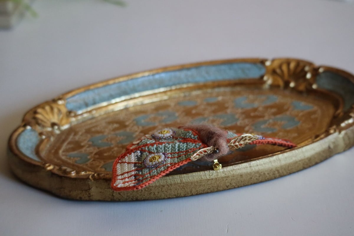 イザベラミズアオブローチ | 虫編みクリエイター STORE