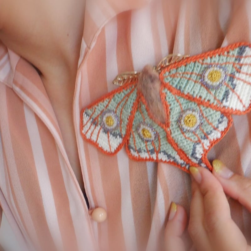 イザベラミズアオブローチ | 虫編みクリエイター STORE