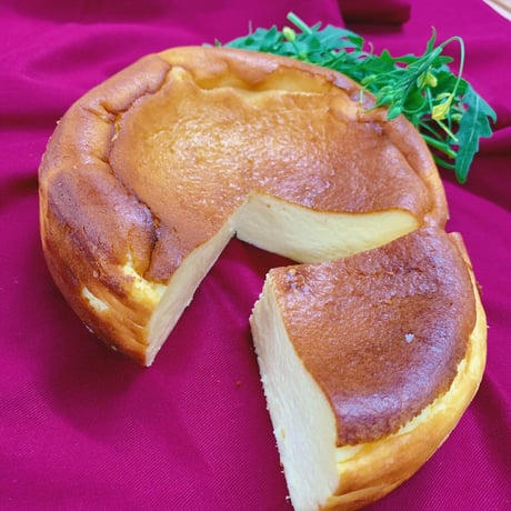 しっとり滑らか自家製バスク風チーズケーキ