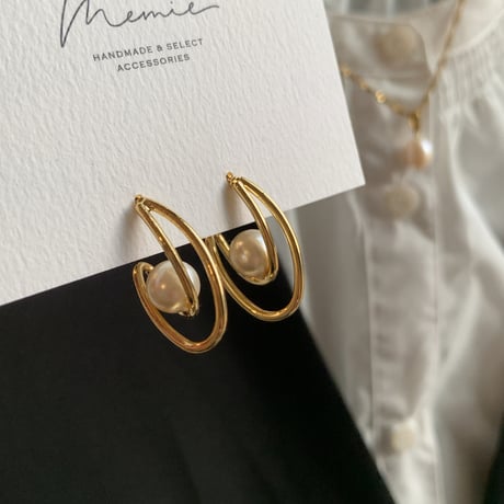 gold metal frame pearl pierce(チタンピアス)
