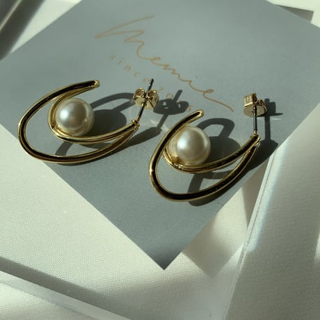 gold metal frame pearl pierce(チタンピアス)
