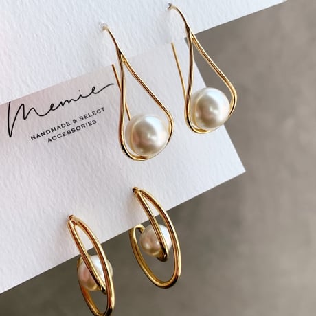 gold metal frame pearl pierce(チタンピアス)