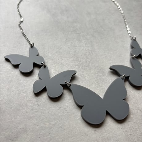 Butterfly Necklace (一連タイプ）グレー