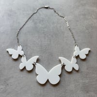 Butterfly Necklace (一連タイプ）ホワイト