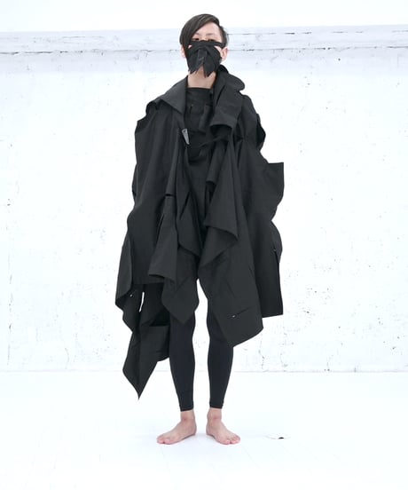 ANANO NUNO「無限に着回しができる、穴だらけの布」