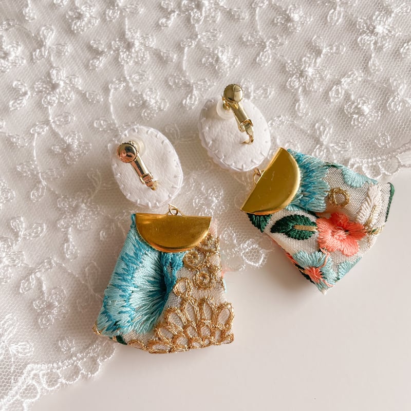 ミモザの花群れと刺繍リボンの耳飾り | ❦紅茶を淹れて❦