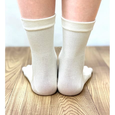 足元さらさら、天然シルクの心地よさ｜正絹五本指ソックス（22-25cm）