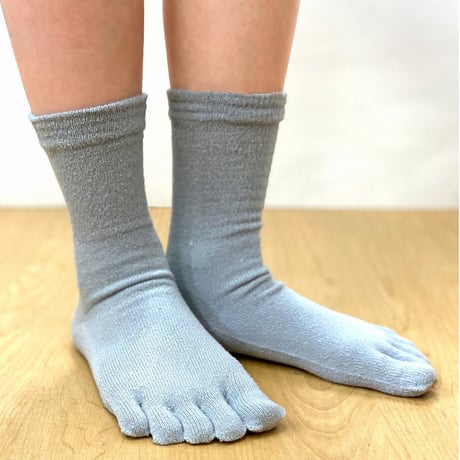 しめつけ感ゼロの極上シルク｜ゆったり五本指ソックス（22-25cm）