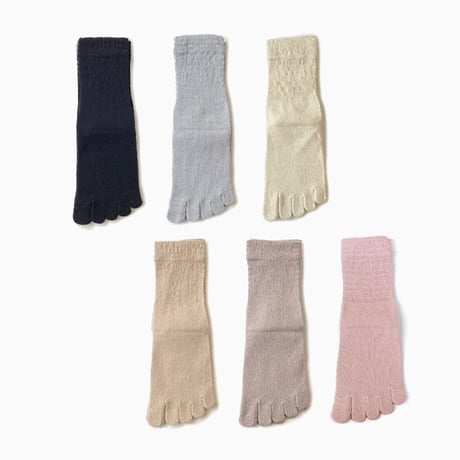 しめつけ感ゼロの極上シルク｜ゆったり五本指ソックス（22-25cm）