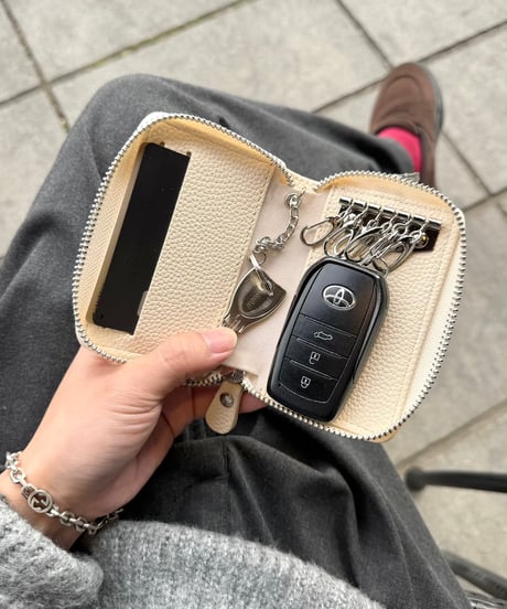 Round Zipper Key Case