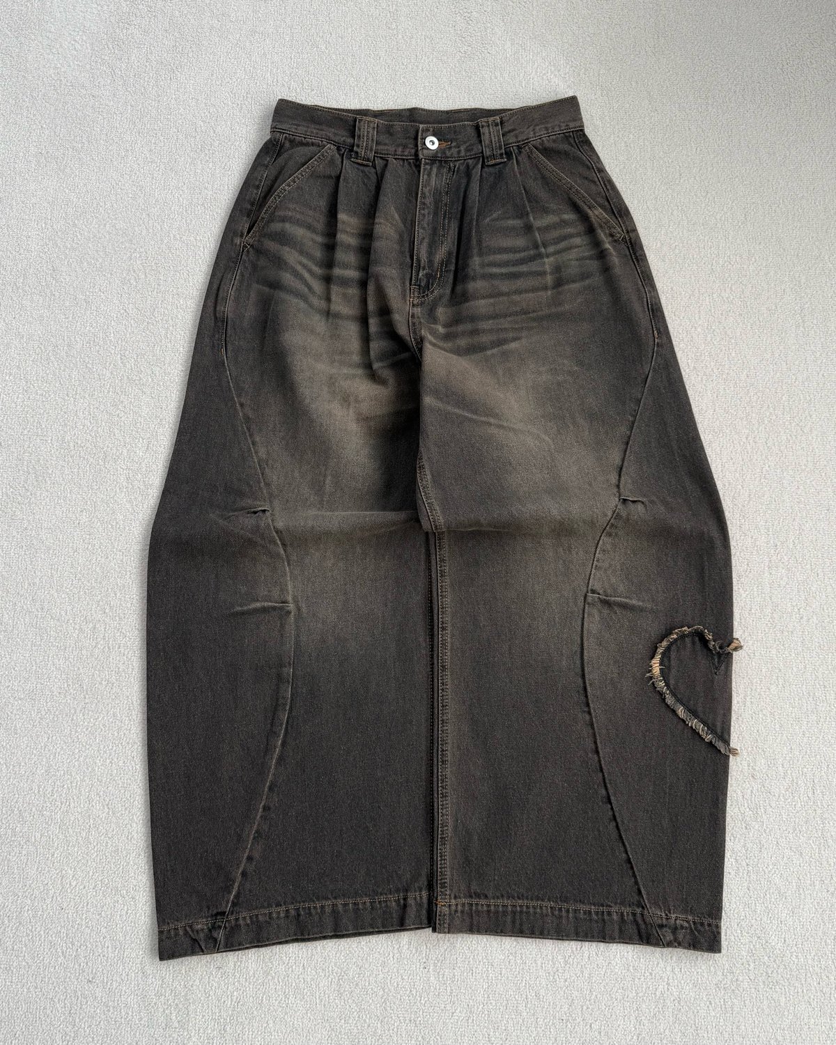 Heart Patch SU Curved Denim Pants | Remember.
