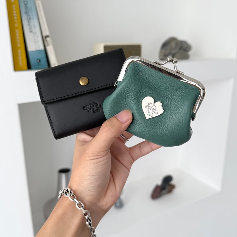 Logo Charm Leather wallet | Remember.