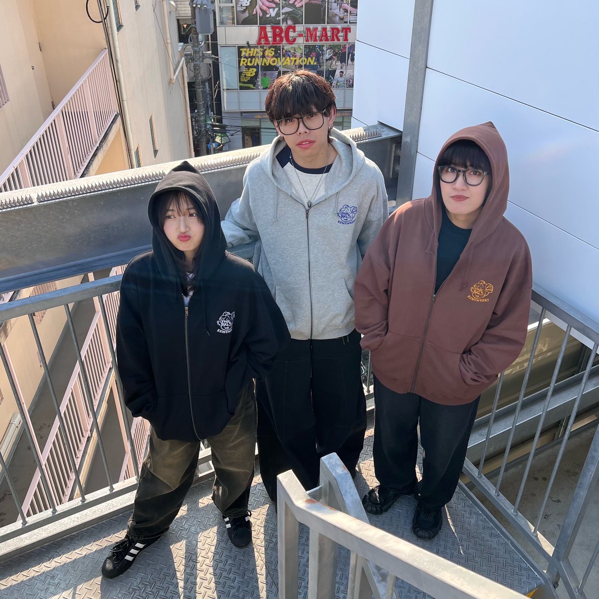 Brown】R-Logo Big Zip Hoodie | Remember. Brown】R-Logo Big Zip Hoodie | Remember.