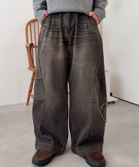 Heart Patch SU Curved Denim Pants