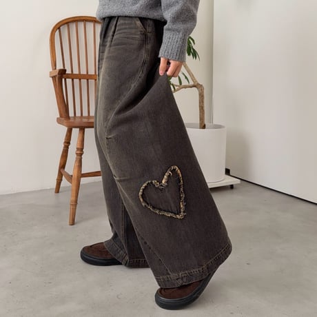 Heart Patch SU Curved Denim Pants