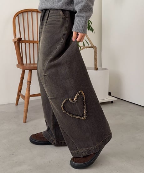 Heart Patch SU Curved Denim Pants