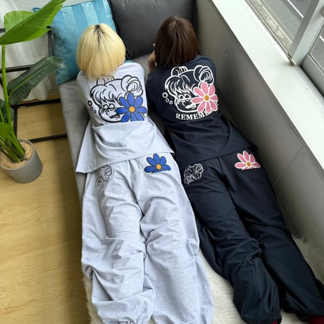 R with Daisy Sweat Pants