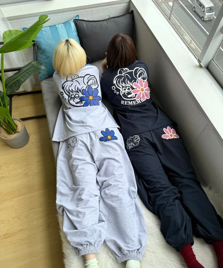 R with Daisy Sweat Pants