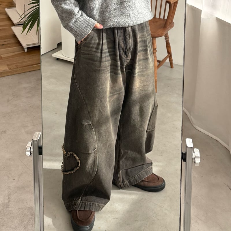 Heart Patch SU Curved Denim Pants | Remember.