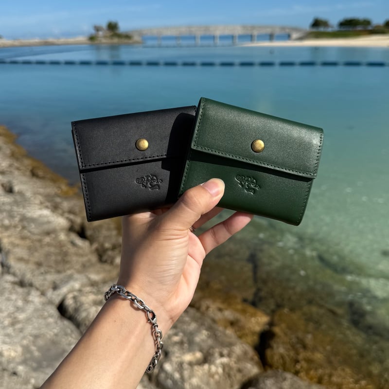 REMEMBER? 　コンパクト財布（三つ折り） Logo Charm Leather wallet | Remember.