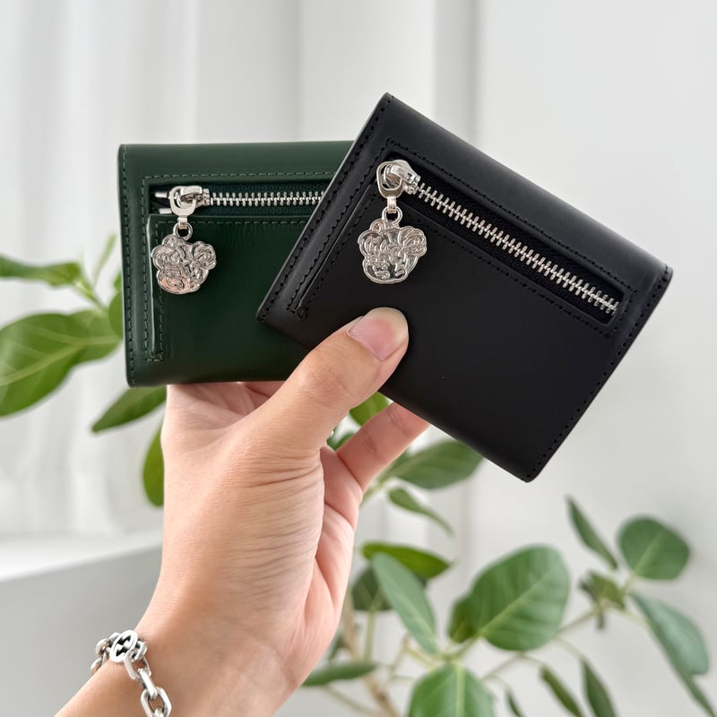 Logo Charm Leather wallet | Remember.