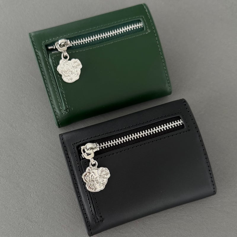 REMEMBER? 　コンパクト財布（三つ折り） Logo Charm Leather wallet | Remember.
