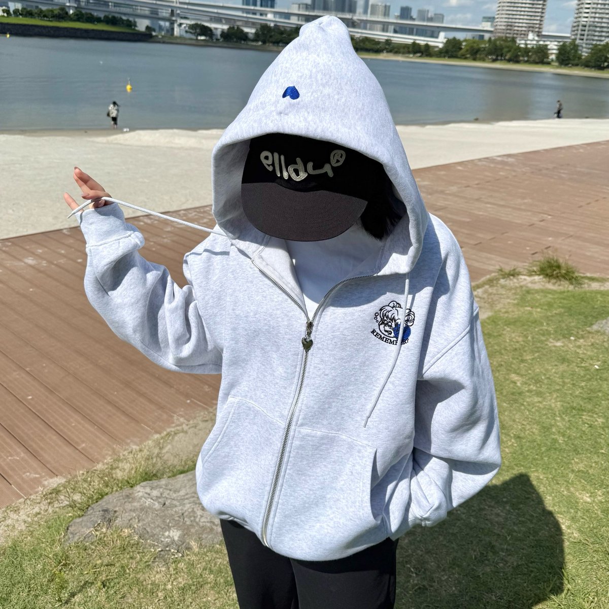 Remember ジップパーカー M 即完売品】REMEMBER? ロゴ ビッグジップ