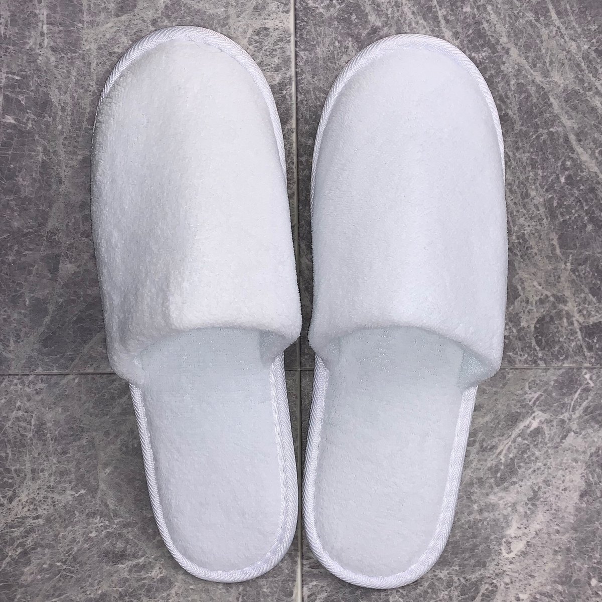 【新品 未使用】足裏厚みアリ 使い捨てスリッパ150足セット1足ずつビニール袋入 新品 未使用】足裏厚みアリ 使い捨てスリッパ150足セット1足ずつ