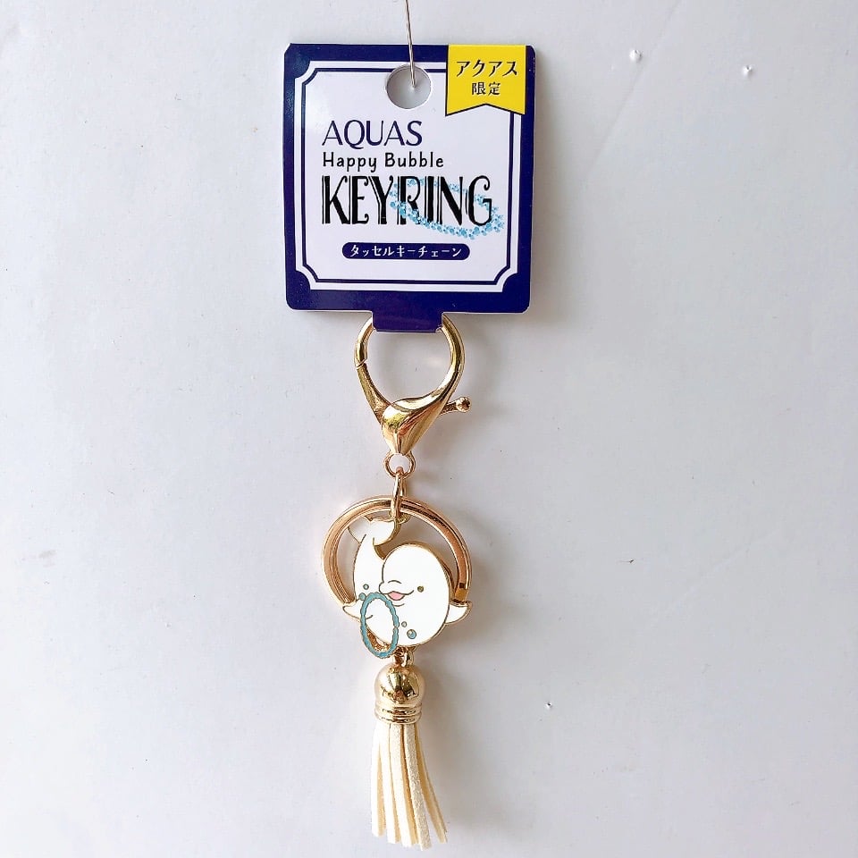 76 タッセルキーホルダー＊キーチャーム  フェザータグ付き✨ハンドメイド✨ AQUAS シロイルカタッセルキーリング | AQUAS Gift Shop / onlin