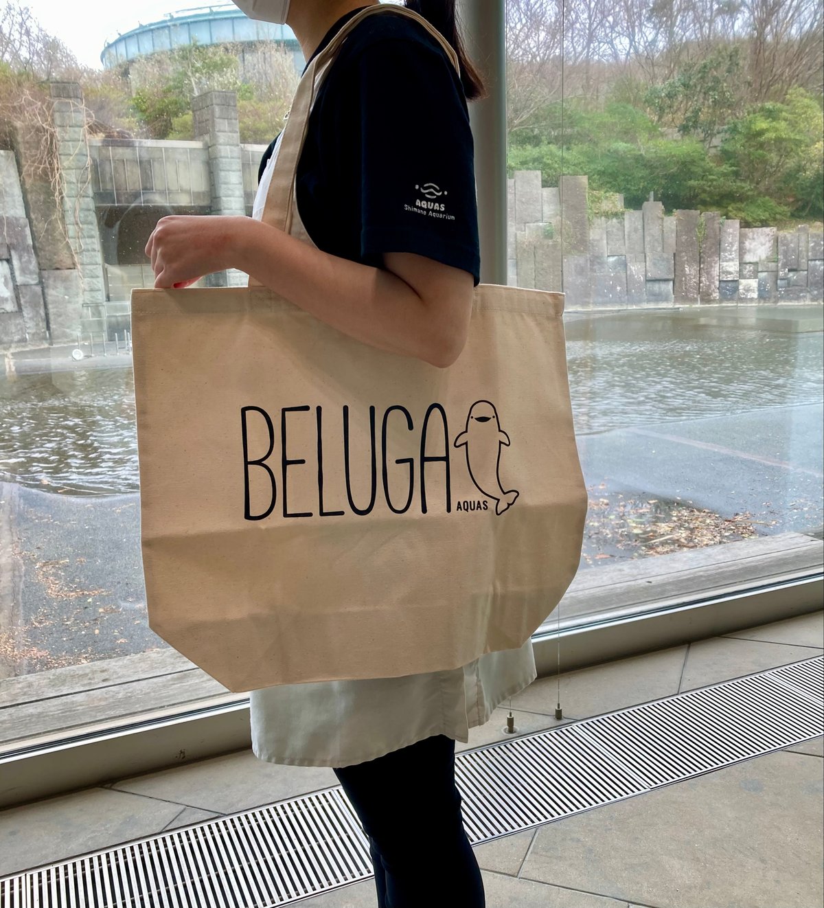 よく見るとシロイルカトートバッグ 大 | AQUAS Gift Shop / online