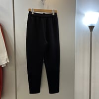 テーパードドパンツ