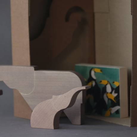 REDBARBATUM /  Elephant Children Wooden Figure