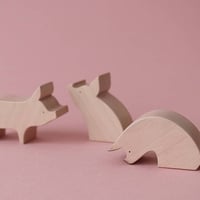 REDBARBATUM /  Pig Children Wooden Figure