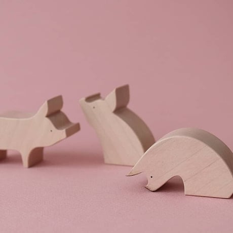 REDBARBATUM /  Pig Children Wooden Figure