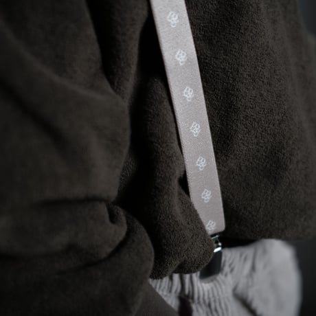 poche  /  logo suspender hazel