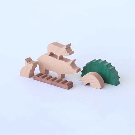 REDBARBATUM /  Pig Children Wooden Figure