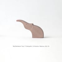 REDBARBATUM /  Elephant Children Wooden Figure