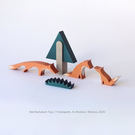 REDBARBATUM /  Fox Mom Wooden Figure