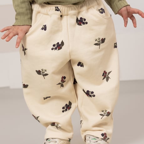 STUDIO BOHEME  /  CARROT PANTS  ECRU / BLACKBERRIES