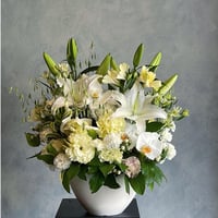 お悔やみアレンジメントLL〈Noble〉