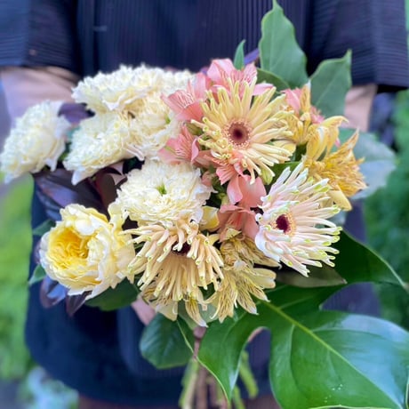 ミモザの蕾とアンティーク紫陽花の春待ちフライングリース