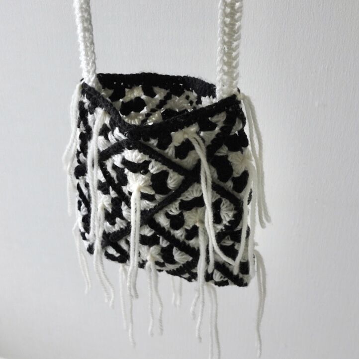 CROCHET KNIT SHOULDER BAG (White) | kuonbyrinq'...