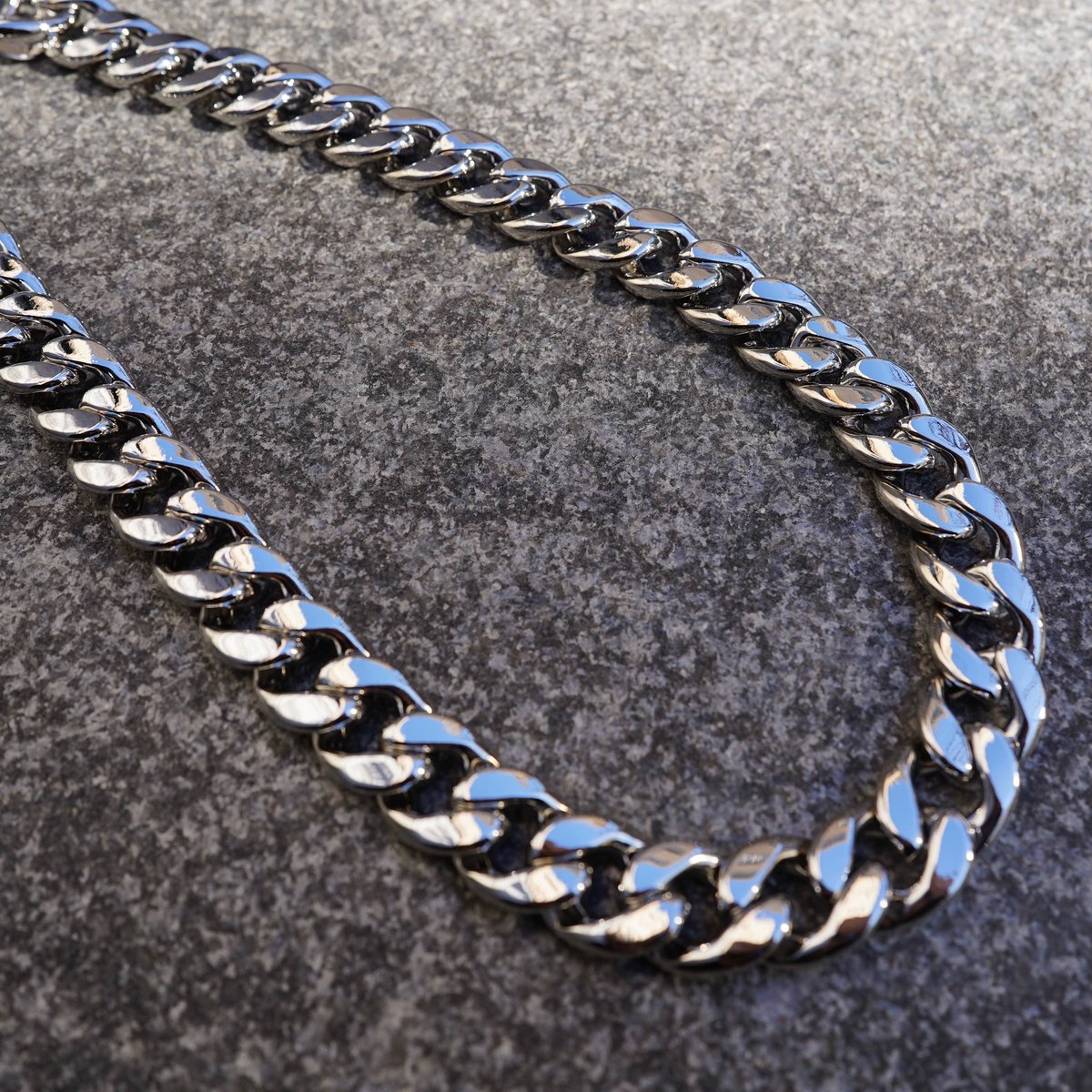 WIDE WALLET CHAIN