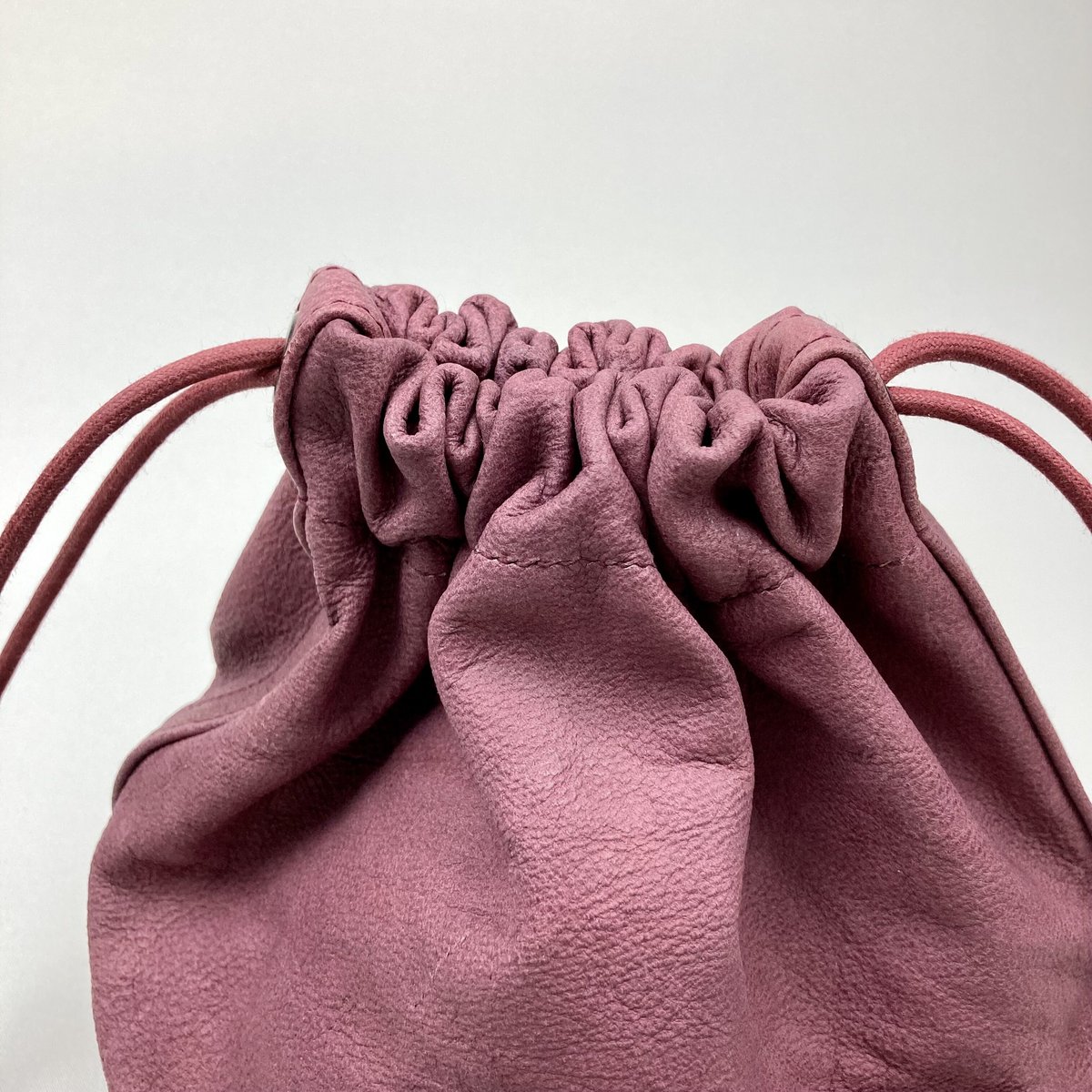 レザーポーチ 革巾着 ワインレッド | IKORCUOIO