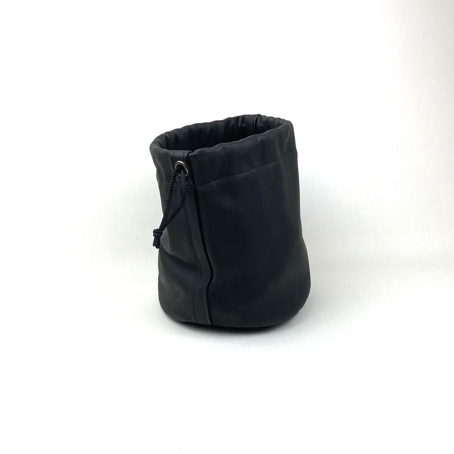 レザーポーチ 革巾着 黒 | IKORCUOIO