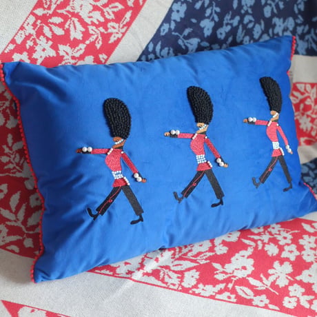 【限定1点！】衛兵の刺繍がされたクッション