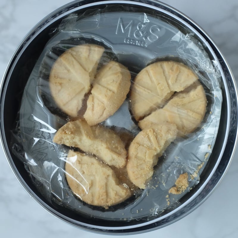 simillar】M&S ショートブレッド&ティー缶 fd419_01.jpg